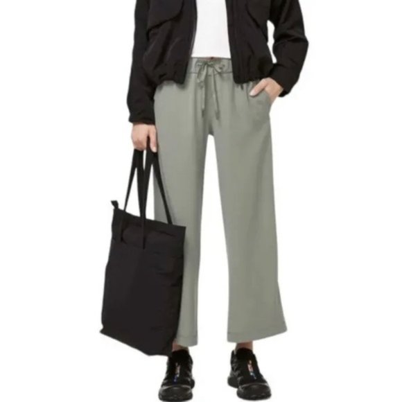 Lululemon Sz 8 On The Go Wide Leg Travel Trouser Pant - Picture 4 of 4